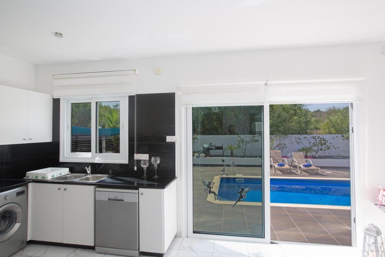 Broadway Villas Protaras Exteriör bild